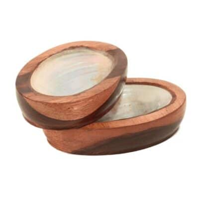 Zeepbakje van hout en schelp